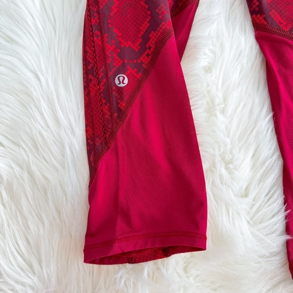 Lululemon Vent It Out Crop Mini Leggings Ziggy Snake Red Tide Cranberry - Picture 7 of 12